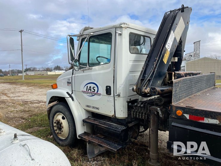 1999-freightliner-fl70-image-13