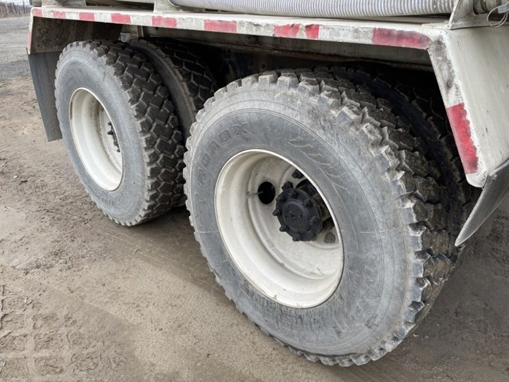 international-4900-image-13