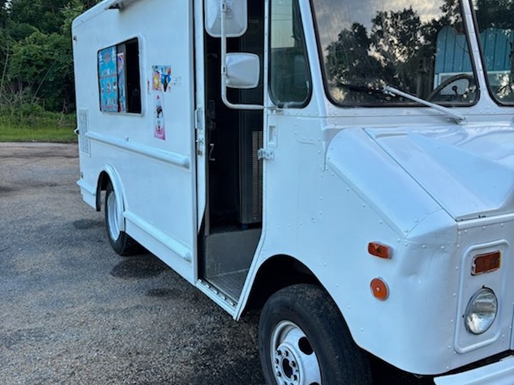 1991-gmc-p30-image-3