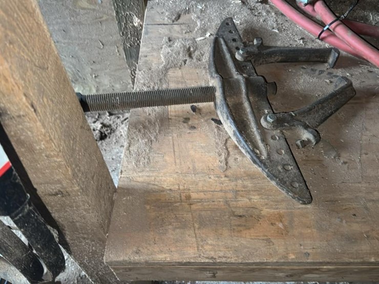 #136-•-bolt-bin-and-contents-of-room-image-35