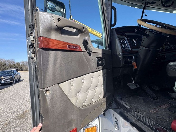 2007-kenworth-t600-image-28