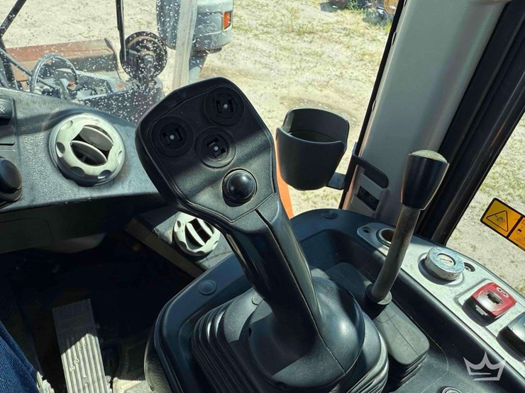 2018-doosan-dl220-5-image-22