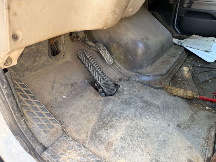 2006-sterling-rollback-truck,-101"x27'-bed,-winch,-automatic-transmission,-388k-miles,-11r22.5-tires-image-24