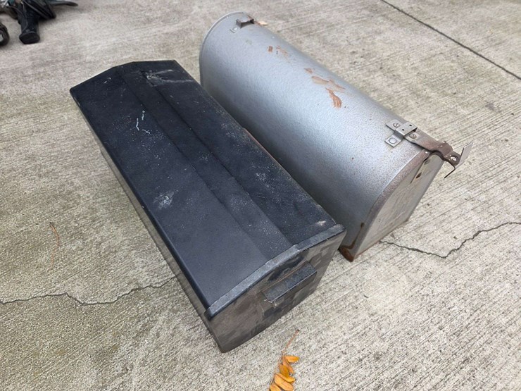 (2)-mail-boxes,-buying-both-for-one-money-image-2