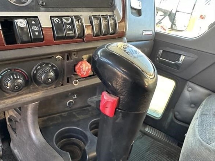 2006-kenworth-t600-image-21