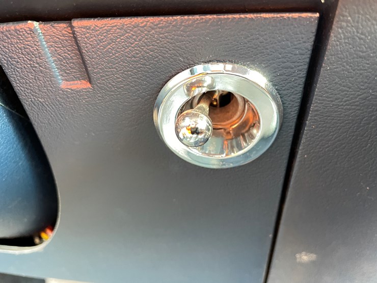 #1200-•-1986-ford-crown-victoria-**recommend-trailering**-(has-mn-title)-image-22