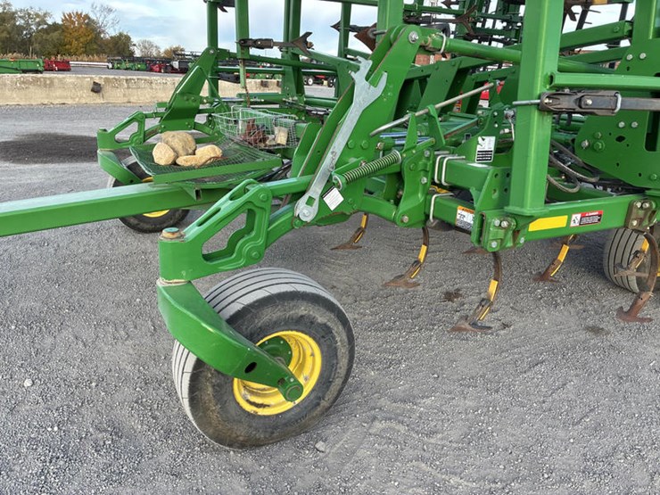 john-deere-2210-image-20