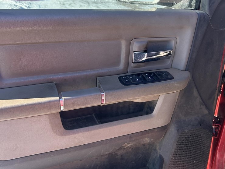 2012-ram-2500-big-horn-image-25