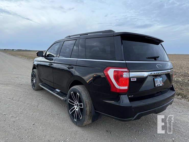 2019-ford-expedition-xlt-image-4