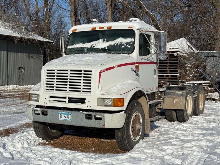 1996-international-8100-image-2