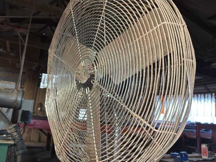 #133-•-industrial-floor-fan-image-5