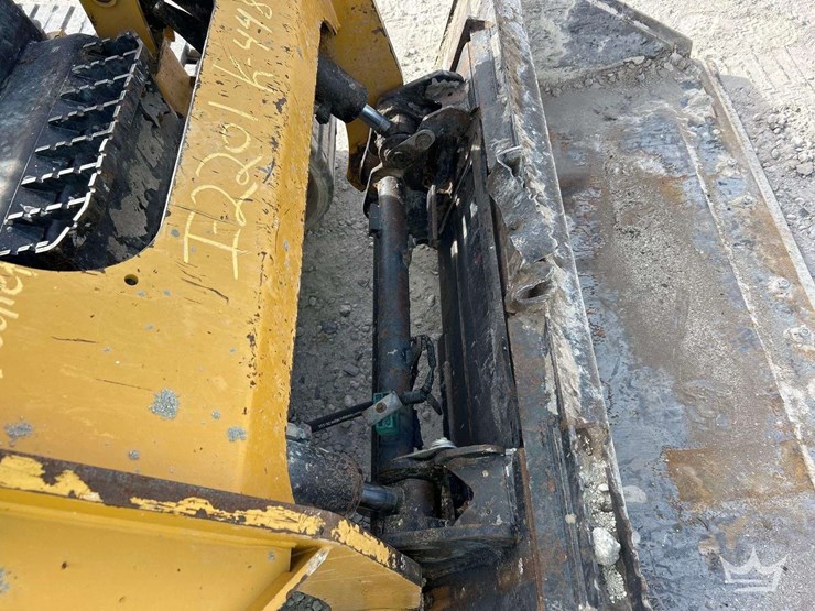 2019-caterpillar-259d-image-17