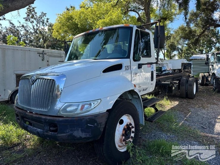 2003-international-durastar-4300-image-2
