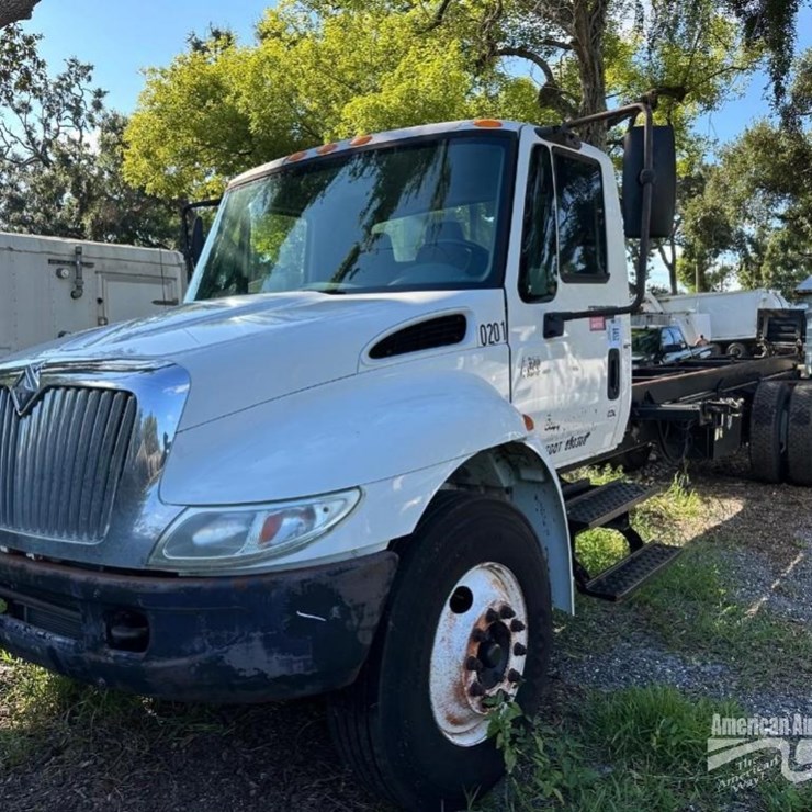 2003 INTERNATIONAL DURASTAR 4300