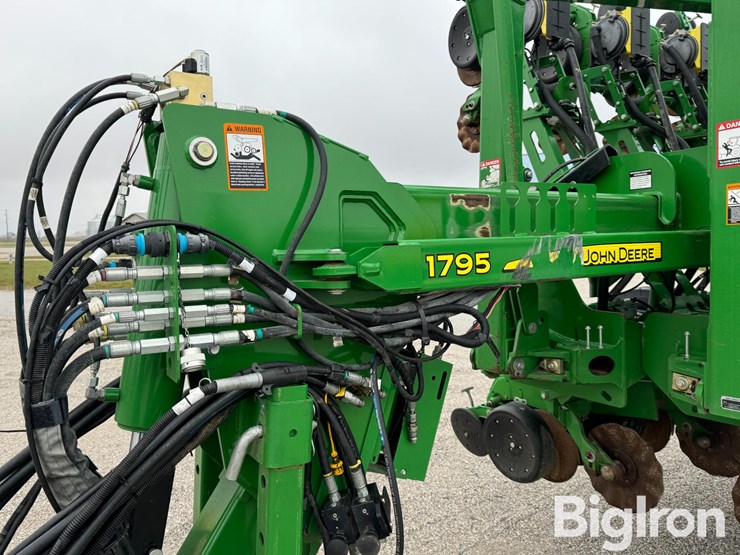 2015-john-deere-1795-image-12
