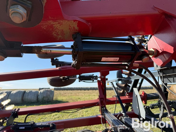 case-ih-330-image-14