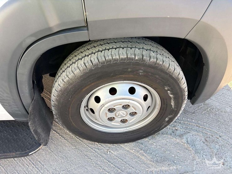 2018-ram-promaster-2500-image-18