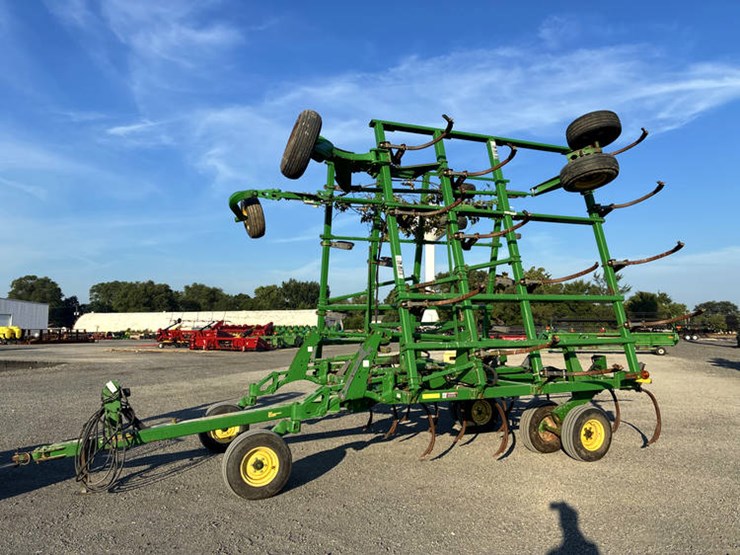 john-deere-2410-image-2