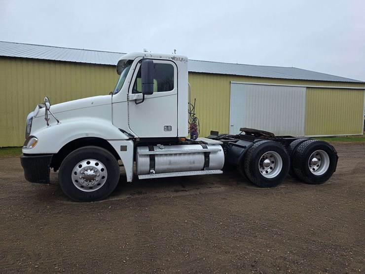 2007-freightliner-cl120-day-cab-semi,-978,000-miles,-detroit-series-60-–-14l-engine,-515hp,-10-speed-image-20