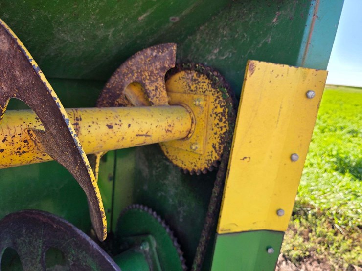 john-deere-686-image-13