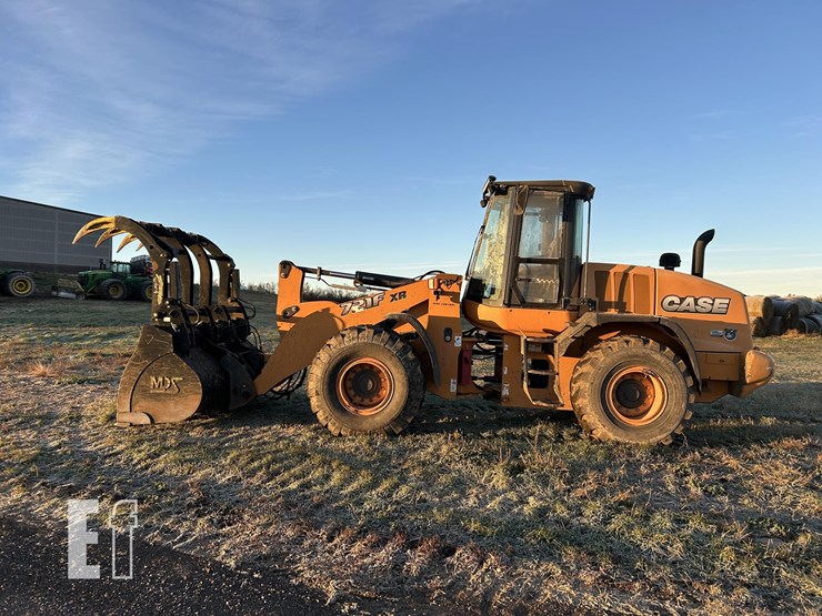 2014-case-721f-xr-image-11