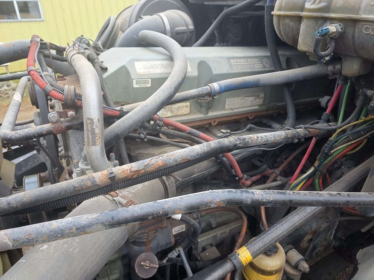 2007-freightliner-cl120-day-cab-semi,-978,000-miles,-detroit-series-60-–-14l-engine,-515hp,-10-speed-image-65