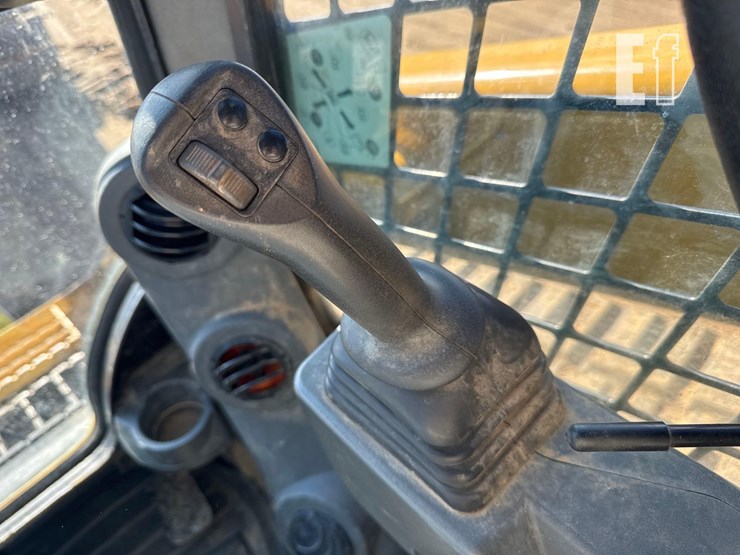 2022-caterpillar-299d3-image-25