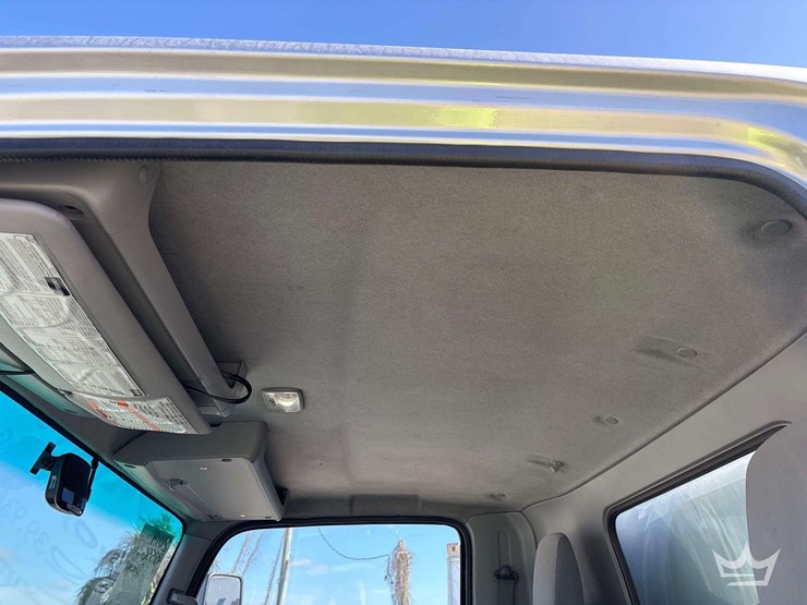 2019-isuzu-nrr-image-12