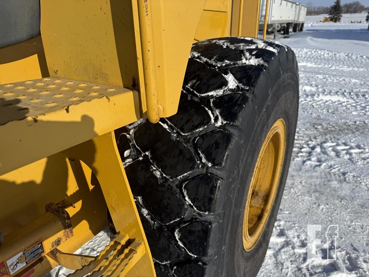 2011-deere-624k-image-26