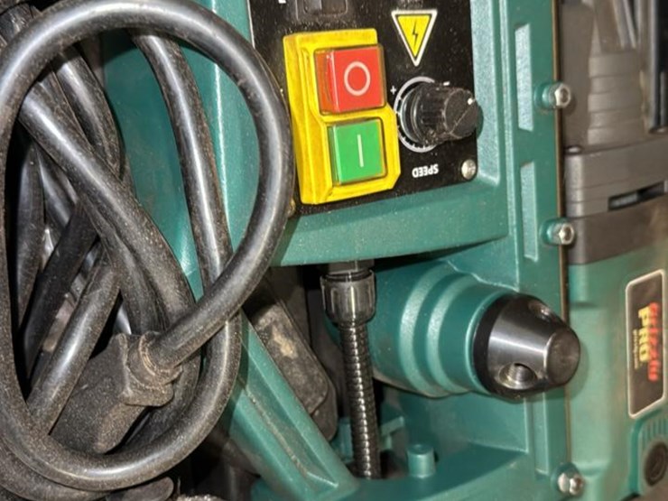 #181-•-portable-magnetic-drill*-image-3