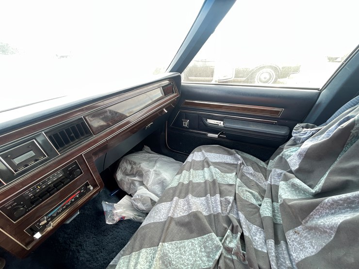 #1200-•-1986-ford-crown-victoria-**recommend-trailering**-(has-mn-title)-image-14