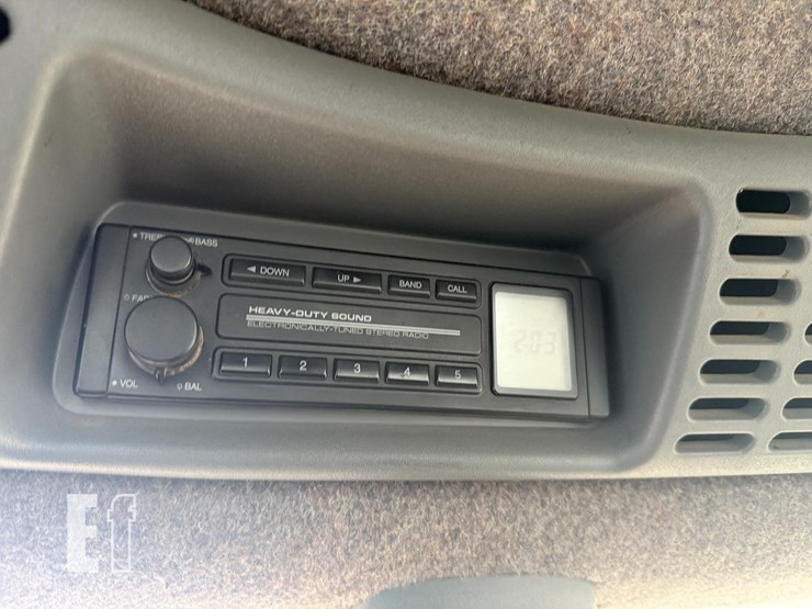 1998-new-holland-tv140-image-19