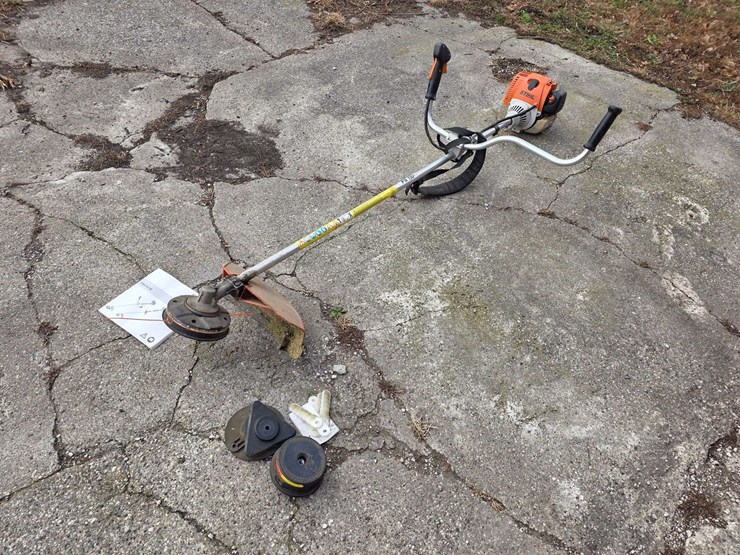 stihl-fs110-weed-eater-with-extra-parts,-used-this-summer,-works-as-it-should-image-2