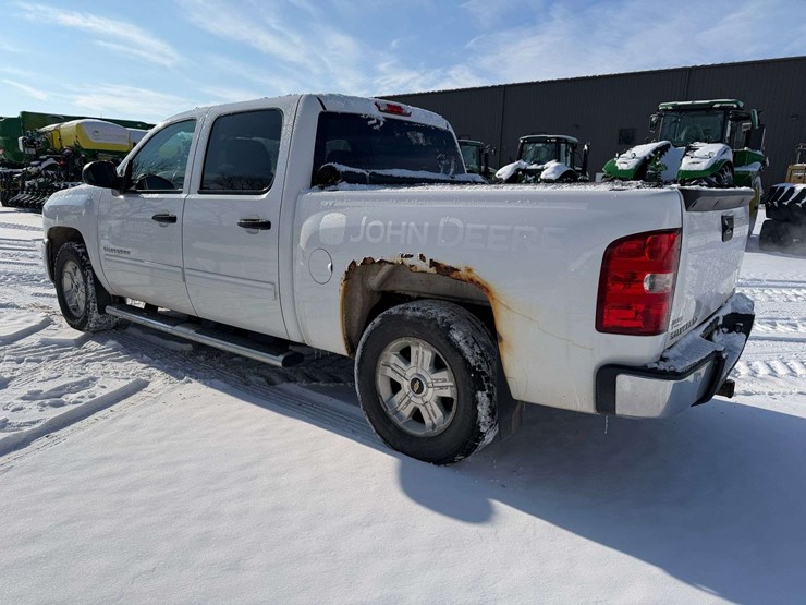 2013-chevrolet-silverado-1500-lt-image-3