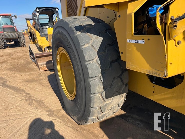 2021-caterpillar-926m-image-15