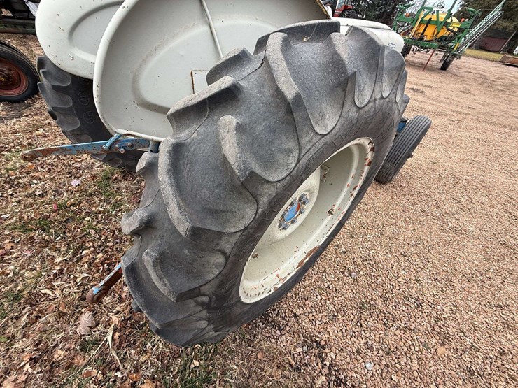1954-ford-tractor-image-11