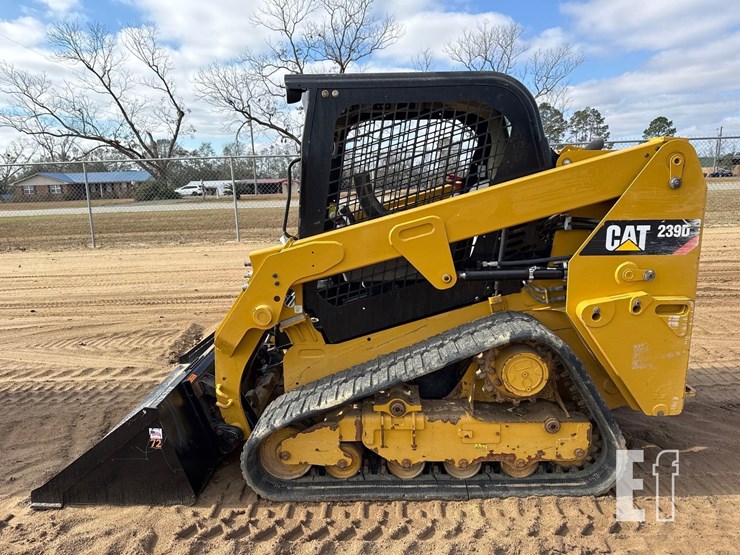 2017-caterpillar-239d-image-1