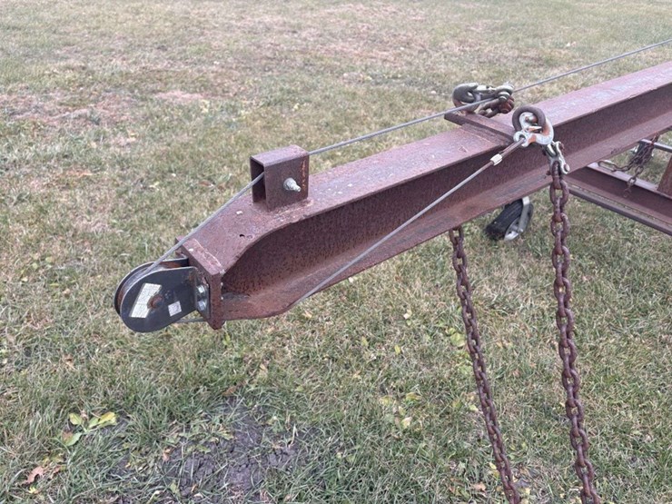 winch-boom,-with-12v-2000#-winch,-chains,-on-castor-wheels,-(tires-need-to-be-replaced)-image-14