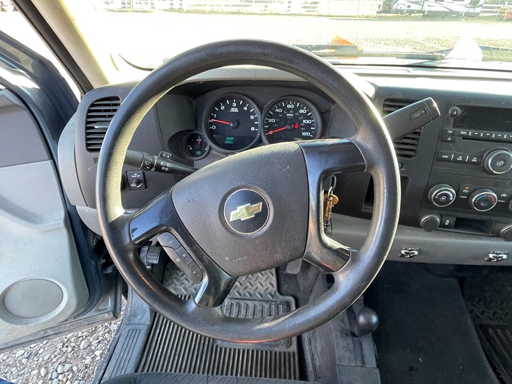 #1127-•-2013-chevrolet-silverado-pickup-truck-(has-mn-title)-image-32