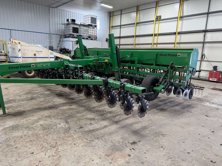 great-plains-20’-grain-drill,-10”-spacing,-3pt-converted-into-a-pull-type,-has-markers,-front-coulte-image-9