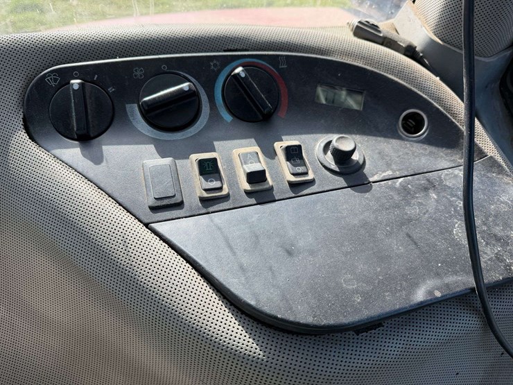 case-ih-mx220-image-45