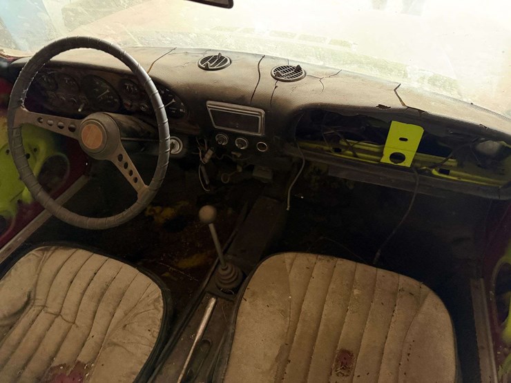 1970-fiat-spider-convertible,-non-running,-turns-over,-with-title-and-books-image-3