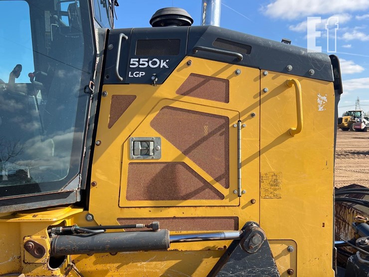 2015-deere-550k-lgp-image-21