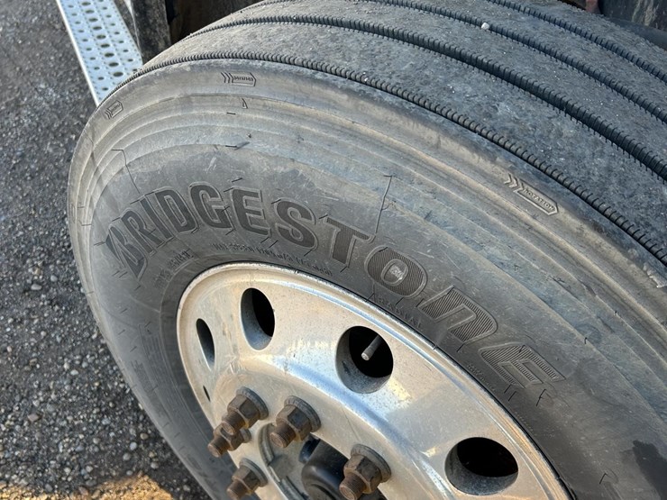 2012-freightliner-cascadia-125-image-60