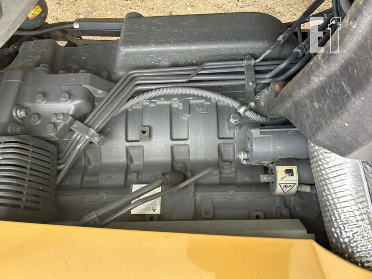 2014-challenger-mt585d-image-46