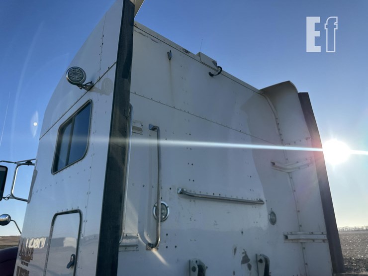 2014-peterbilt-386-image-14