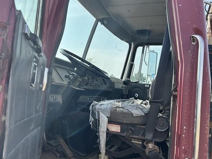 white/gmc-wg64t-image-19