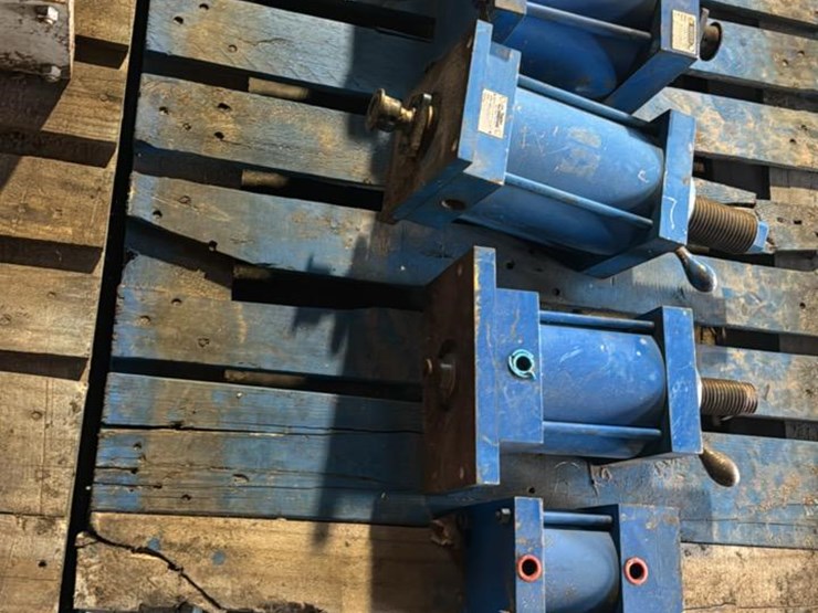 #160-•-cylinders-image-1