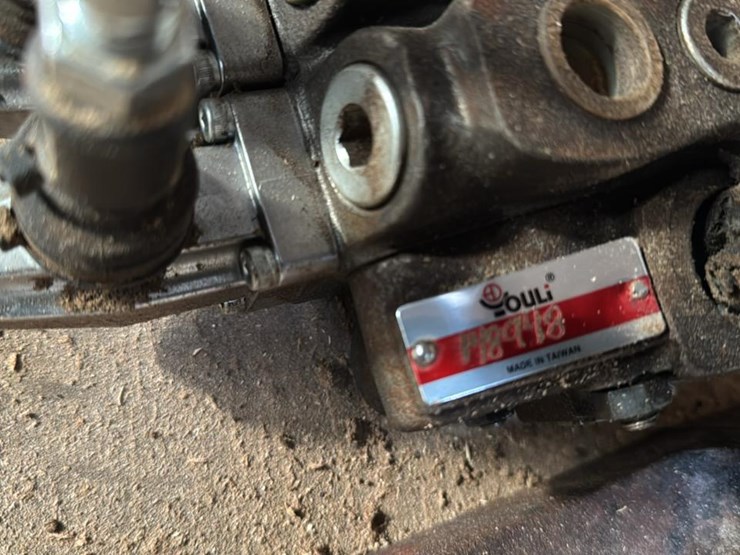 #180-•-hydraulic-valves-and-motor-mounts-image-3