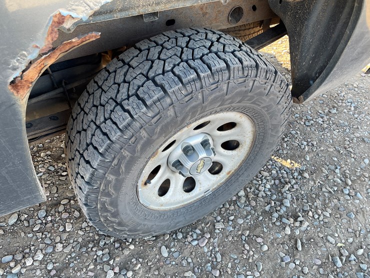 #1127-•-2013-chevrolet-silverado-pickup-truck-(has-mn-title)-image-10